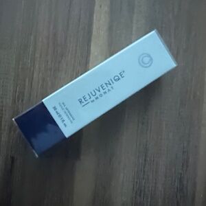 Monat Rejuveniqe Oil